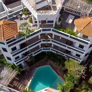https://the-castle-of-tulum.allrivieramayahotels.com